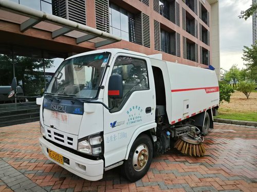 小荷环卫车丨福龙马牌7吨扫路车