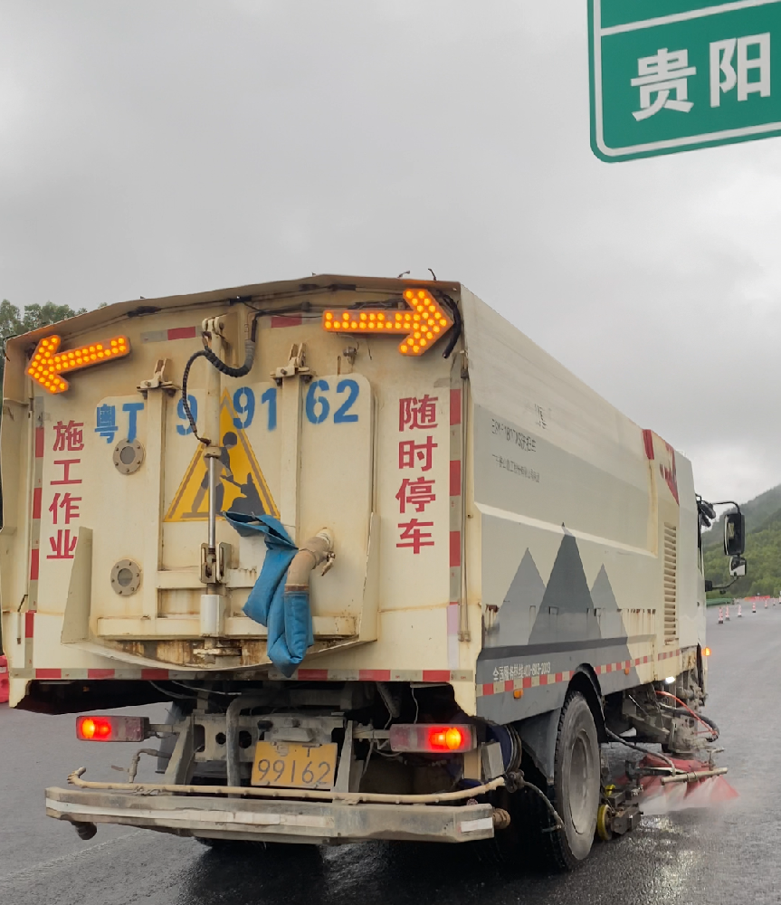连人带车 全程无忧丨小荷环卫车租赁为高速开通保驾护航